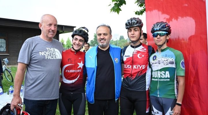 Dünya Bisiklet Günü’nde hayata pedalladılar