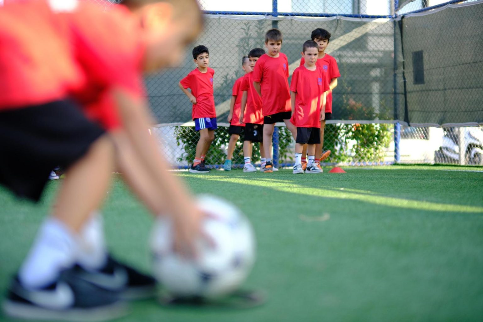 ALTIEYLÜL FUTBOL OKULUNDA GELECEĞİN YILDIZLARI YETİŞİYOR