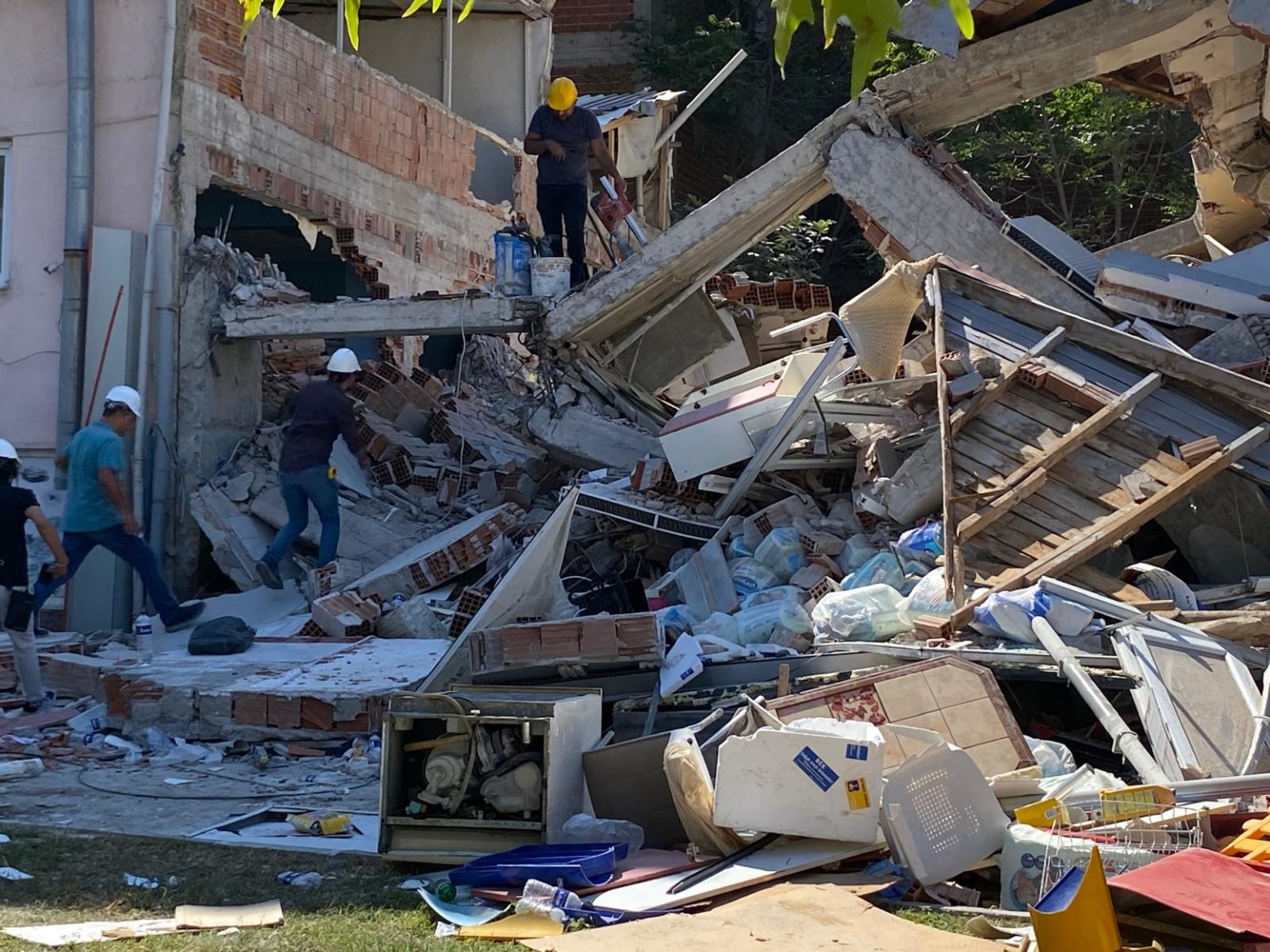 Balıkesir Üniversitesi Akademisyenleri Deprem Bölgesinde Hasar Tespiti Yaptı