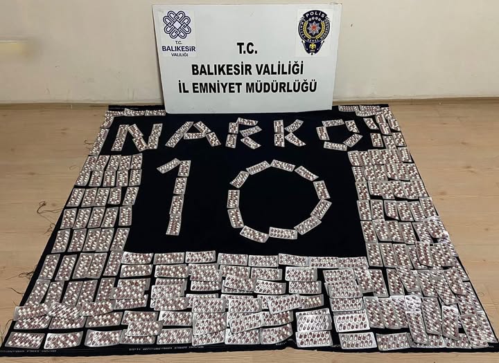 Balıkesir’de Uyuşturucu Operasyonu: 3.179 Sentetik Ecza Hapı Ele Geçirildi