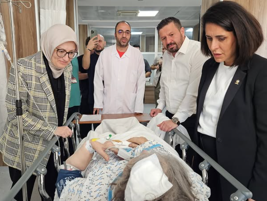 AK Parti Heyetinden Depremzede Vatandaşlara Ziyaret – Geçmiş Olsun Dilekleri ile Moral Verdiler