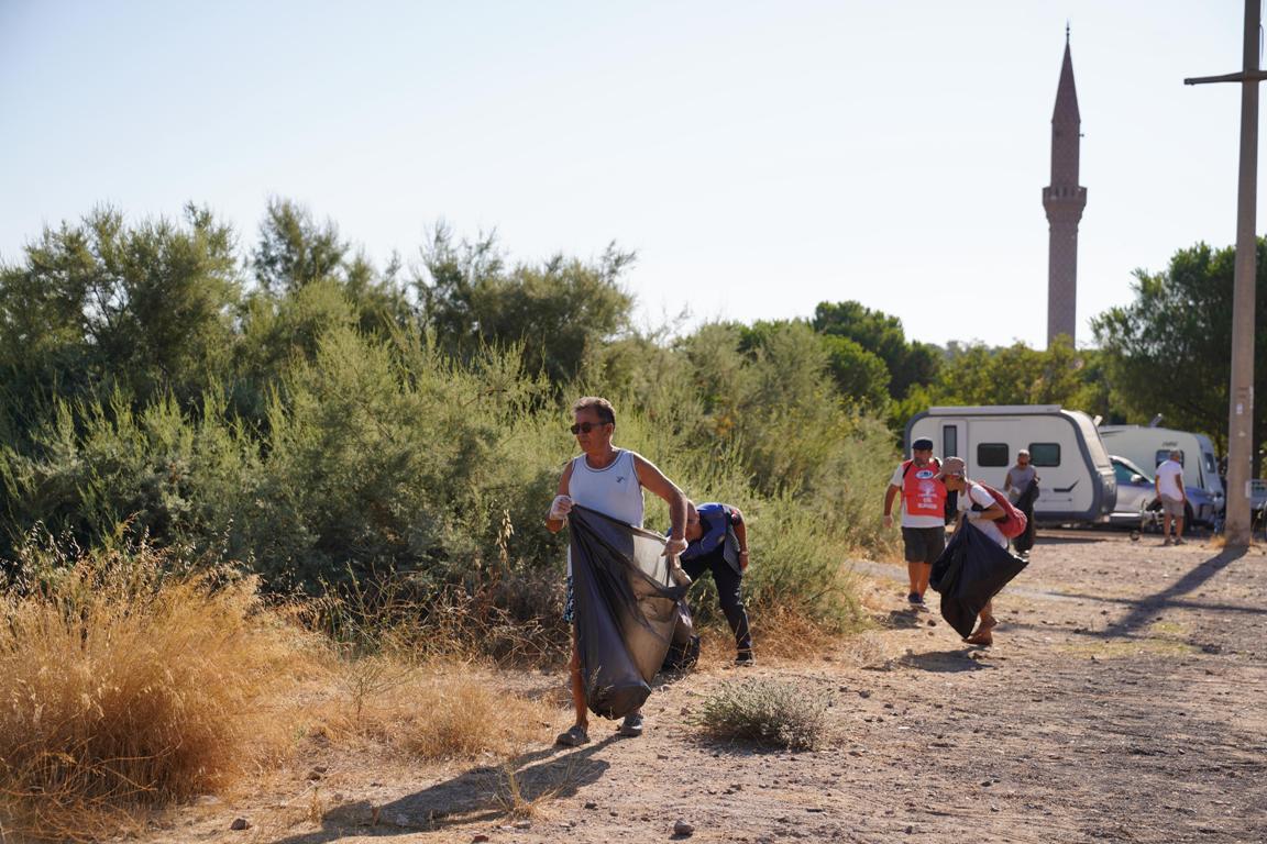 AYVALIK’TA DOĞA İÇİN GENİŞ KAPSAMLI TEMİZLİK KAMPANYASI GERÇEKLEŞTİRİLDİ