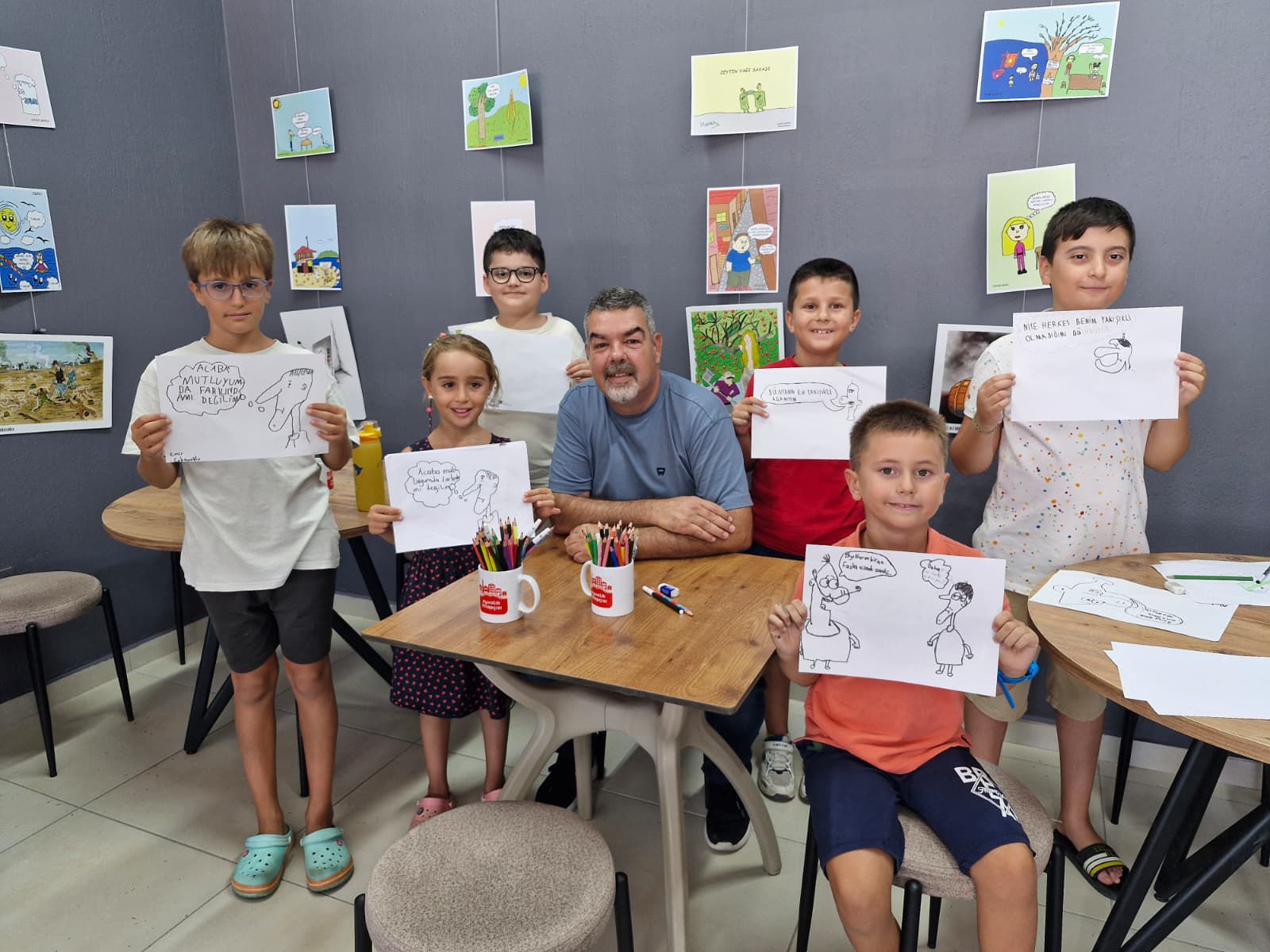 Ayvalık’ta Karikatür Atölyesi Minik Sanatçıların İlgi Odağı Oldu