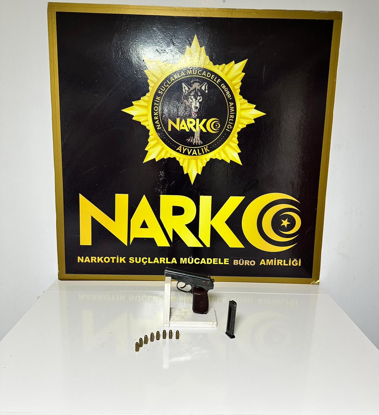 Üzerinden Tabanca Çıktı: Ayvalık’ta Aranan Şahıs Gözaltında