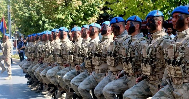 ZAFER BAYRAMI COŞKUSU MEYDANLARA SIĞMADI