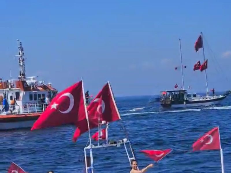 AVŞA ADASI’NDA 30 AĞUSTOS COŞKUSU DENİZ VE KARADA BİR ARADA YAŞANDI