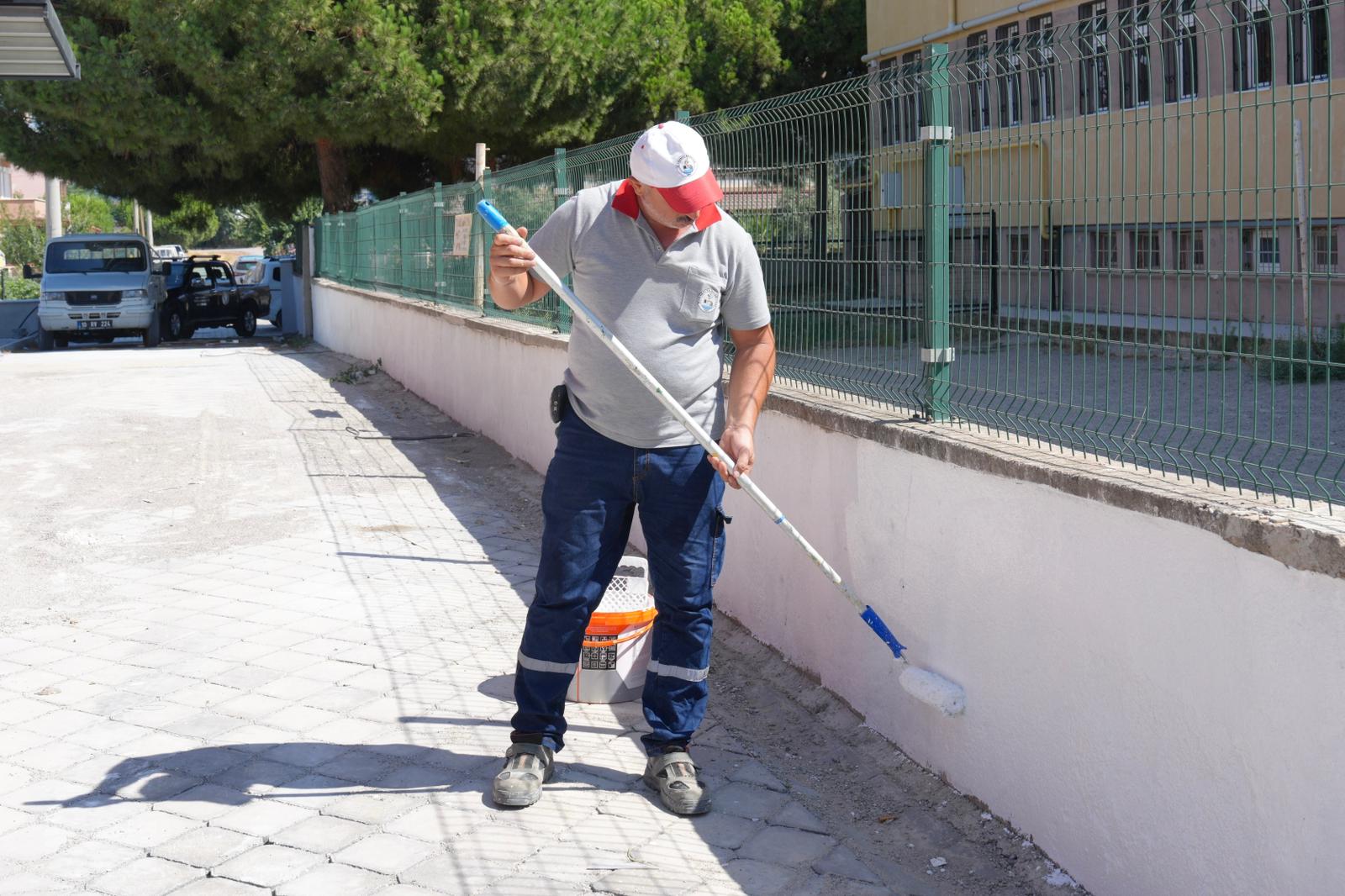 BURHANİYE’DE YOL BAKIM VE ONARIM ÇALIŞMALARI DEVAM EDİYOR