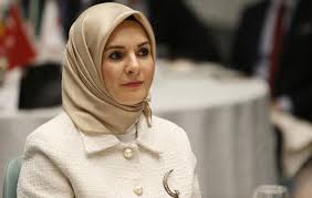 BAKAN GÖKTAŞ’TAN YKS SONRASI BABASININ ÇİÇEKLE KARŞILADIĞI ÇİMEN’E TEBRİK TELEFONU