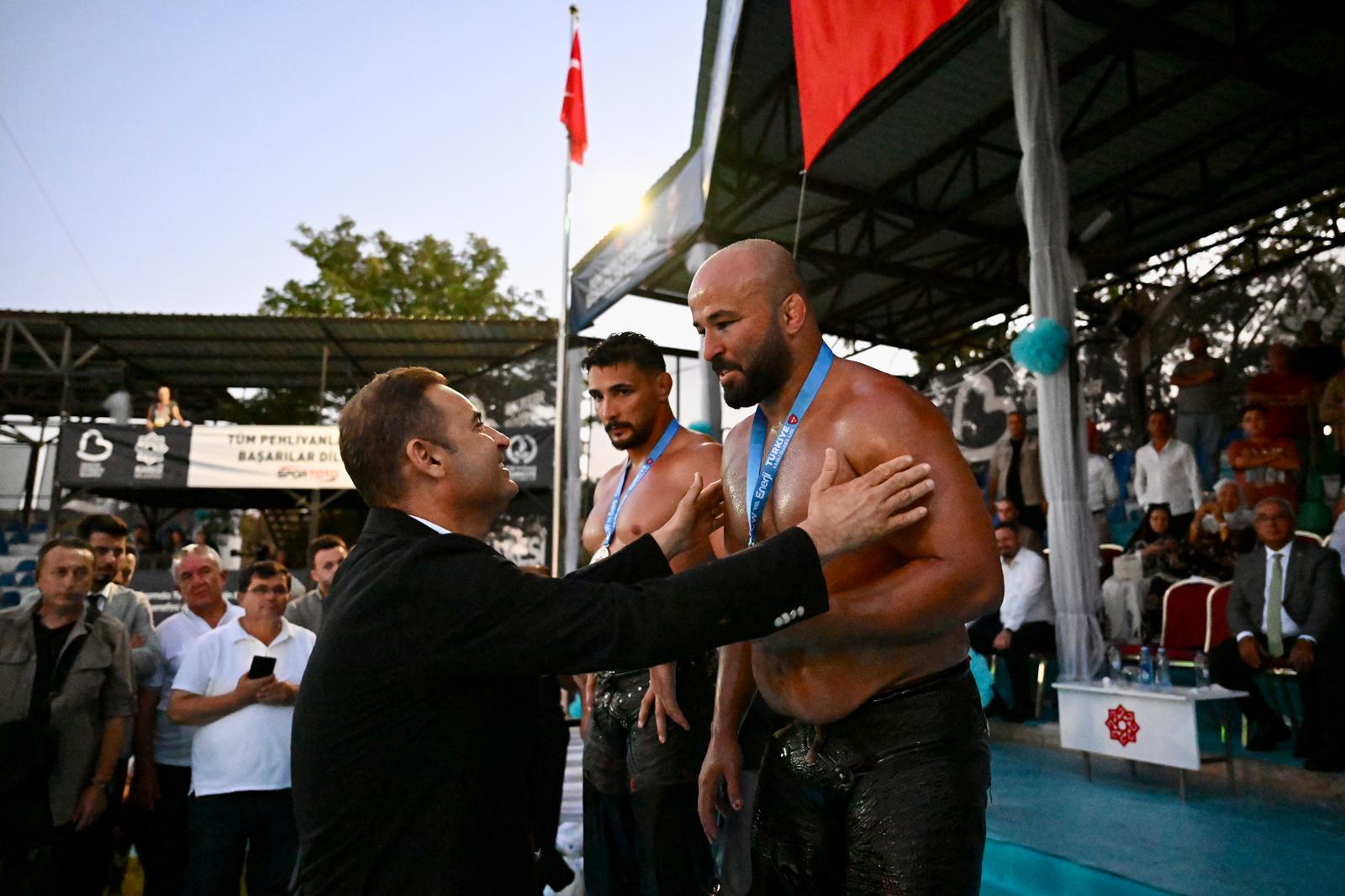 Kurtdere Güreşleri muhteşem bir finalle sona erdi