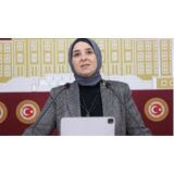 Kıtlıkla mücadele eden Gazze halkına insani yardım ulaştırmak için tüm gücüyle çalışan Türk Kızılay bir yandan da Batı Şeria’daki insani ihtiyaçları destekliyor. Bu kapsamda tüm zorluklara rağmen Batı Şeria’nın işgal altındaki Cenin kentine Filistin Kızılayı ortaklığıyla 1200 adet gıda kolisi ulaştırmayı başardı.     Gazze’de tüm dünyanın gözü önünde yaşanan insani felaket yaklaşık iki yıldır devam ediyor. İnsani yardım girişini kısıtlayan sıkı kuşatma altındaki Gazze’de gıda ve diğer temel ihtiyaçlar karşılanamıyor.     Çatışmaların ilk gününden beri Gazze’deki insani acıyı hafifletmek için çalışan Türk Kızılay, bölgede aşevi faaliyetiyle günlük sıcak yemek desteğini sürdürüyor. Kızılay ekipleri, Gazze’ye Mısır ve Ürdün üzerinden insani yardım malzemelerinin girişini sağlamak için de çalışmaya devam ediyor.     Gazze’nin yanı sıra Batı Şeria’daki insani yardım ihtiyaçlarını destekleyen Kızılay, işgal altındaki Cenin kentine 1200 gıda kolisi ulaştırmayı başardı. Gıda yardımlarını Türk Türkmen Filistin Dostluk Derneği adına teslim alan yetkililer, yardımları ulaşmasını sağlayan Türk halkına ve Türk Kızılay’a teşekkür etti.