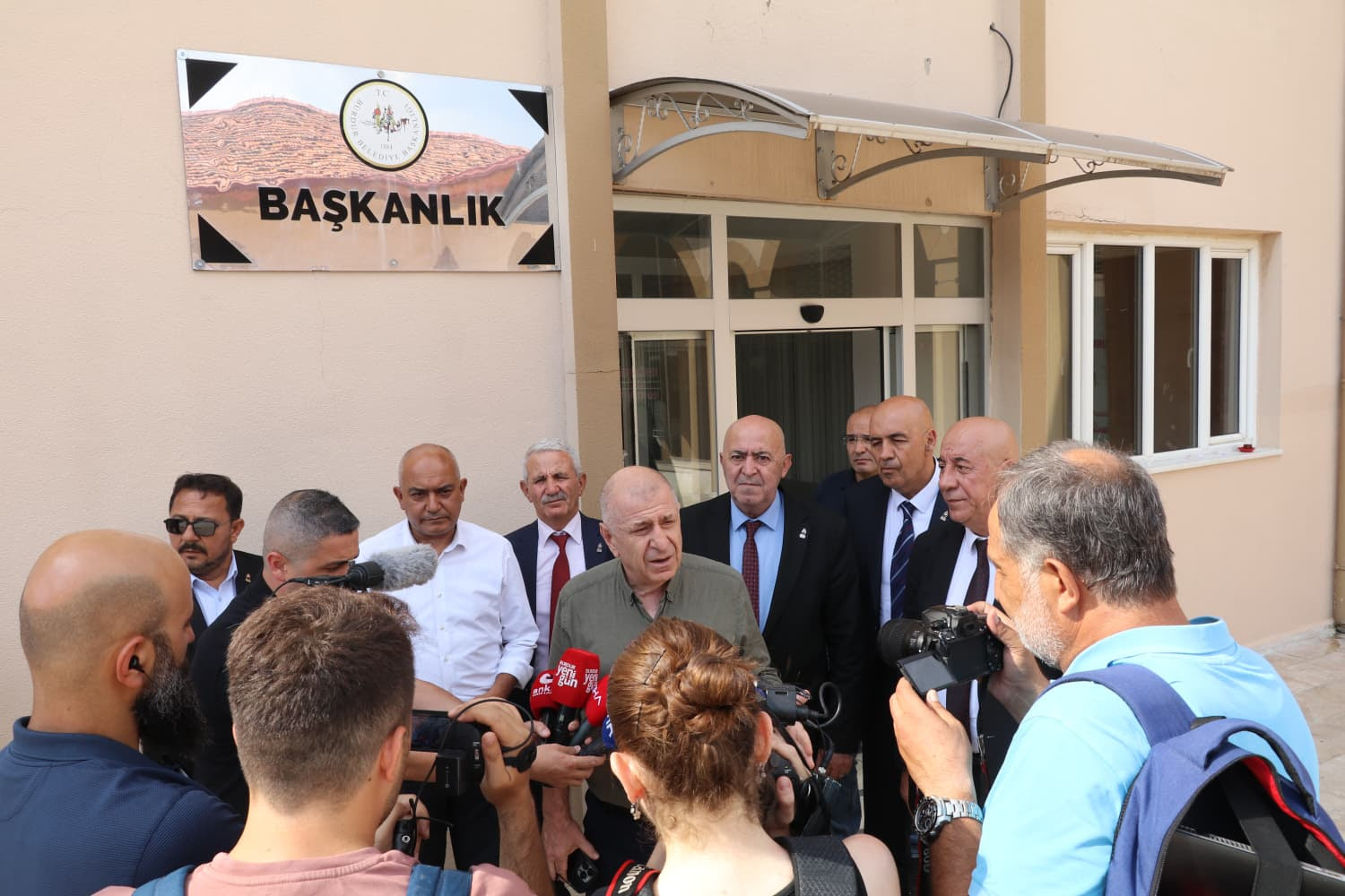 “KOMİSYONUN BÜTÜN GÖRÜŞMELERİ TELEVİZYONDAN NAKLEN YAYINLANSIN”