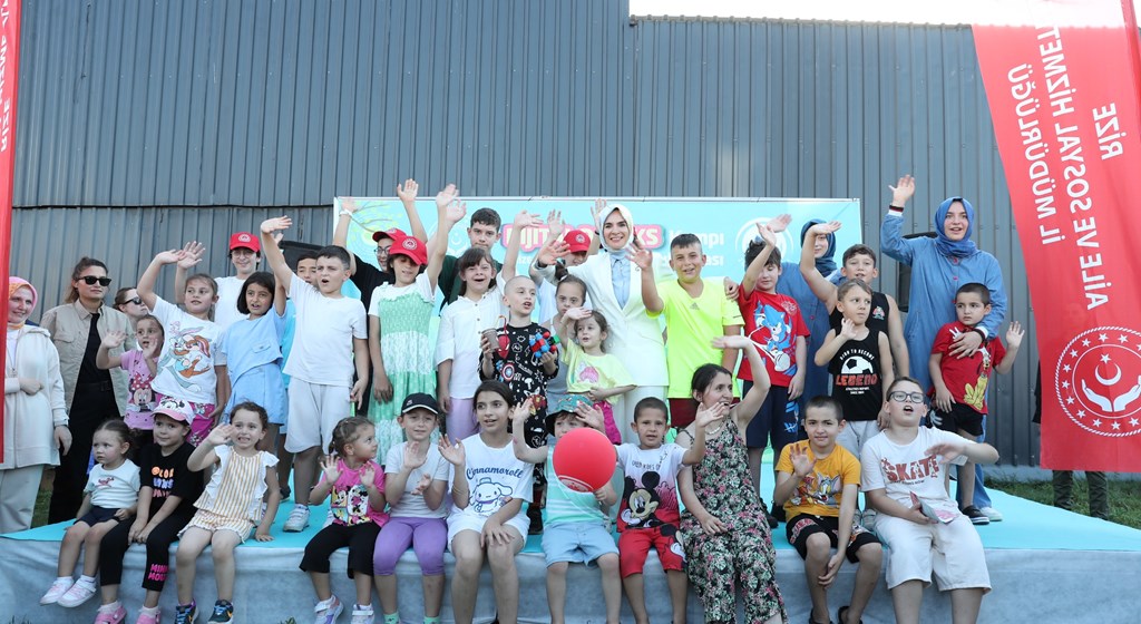 Bakan Göktaş’tan Rize’de Aile Yılı kapsamında ziyaretler