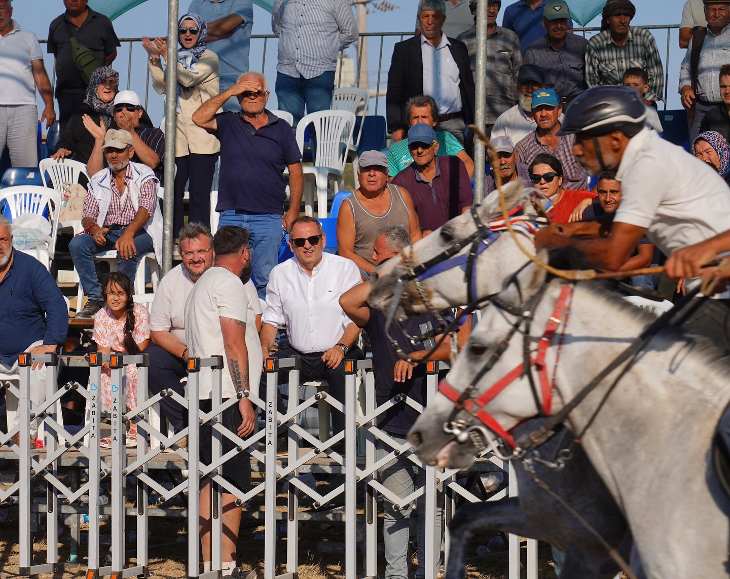 Ayvalık’ta İlk Kez Rahvan At Yarışları Düzenlendi