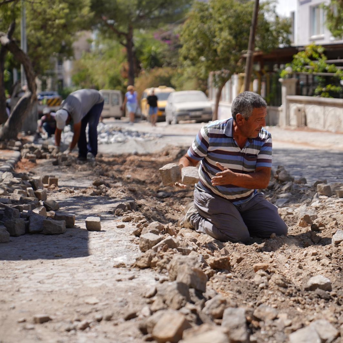 Ayvalık Belediyesi’nden 150 Evler Mahallesi’nde Yol Onarımı Seferberliği