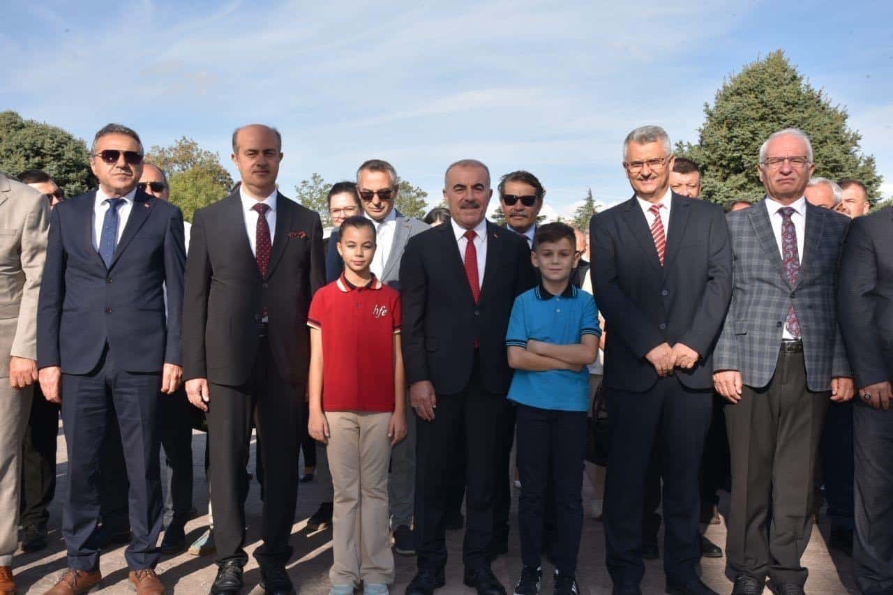 2025-2026 Eğitim ve Öğretim Yılı İlköğretim Haftası Çelenk Töreniyle Başladı