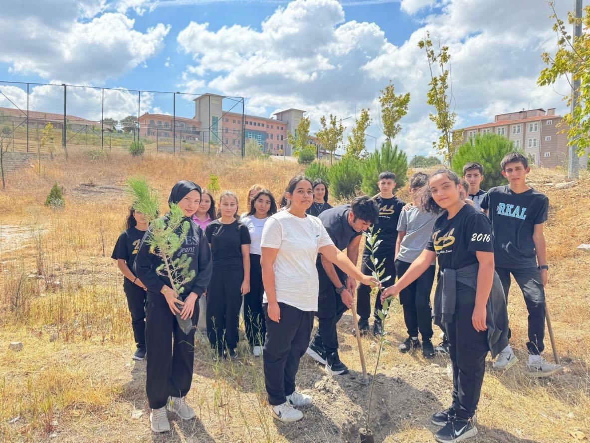 Yeni Eğitim Yılına “Doğa Sevgisi ve Çevre Bilinci” ile Başlandı: “Köklerden Geleceğe Nefes” Projesi Hayata Geçirildi