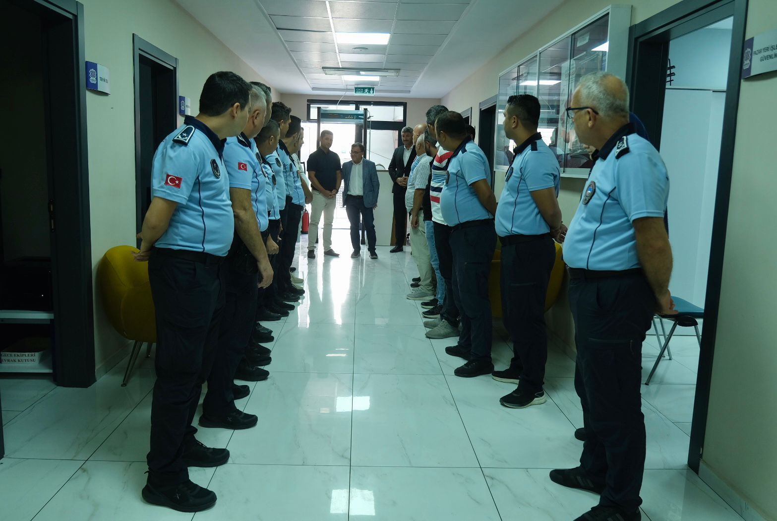 BAŞKAN ŞEHİRLİ’DEN ZABITA EKİBİNE PASTALI KUTLAMA