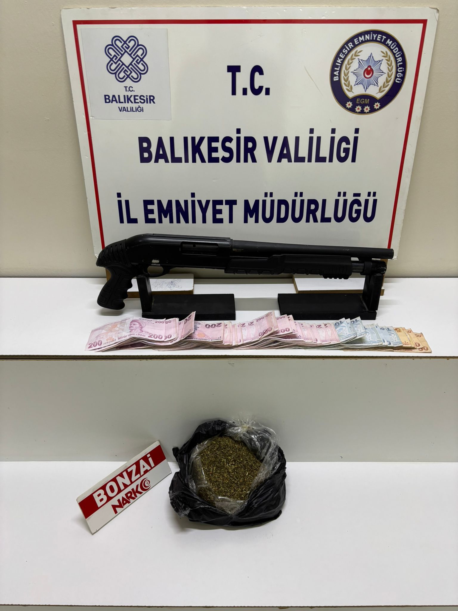 Edremit’te Uyuşturucu Operasyonu: 625 Gram Bonzai Ele Geçirildi