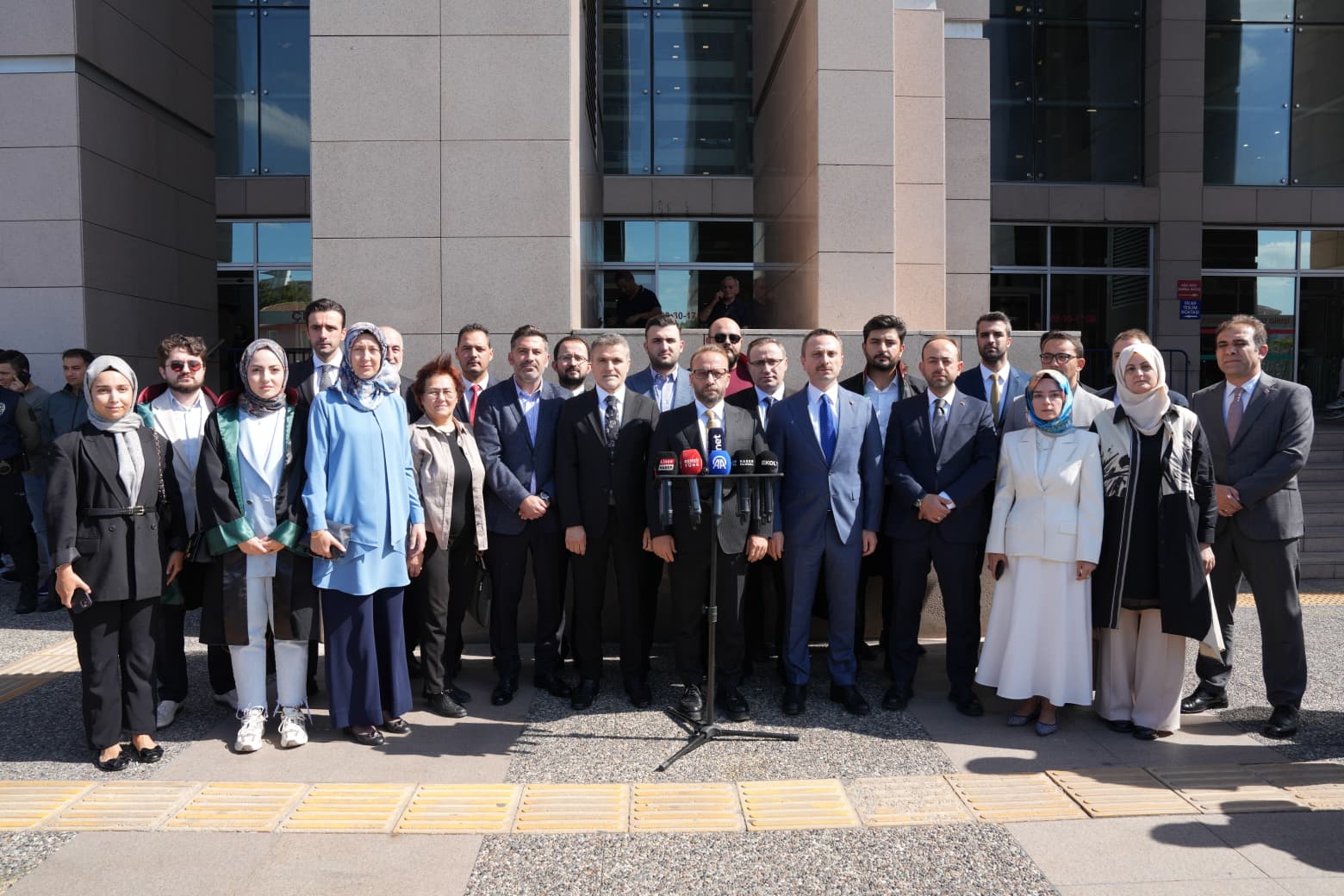 AK Parti İstanbul İl Başkanlığı’ndan Özgür Özel’e Suç Duyurusu