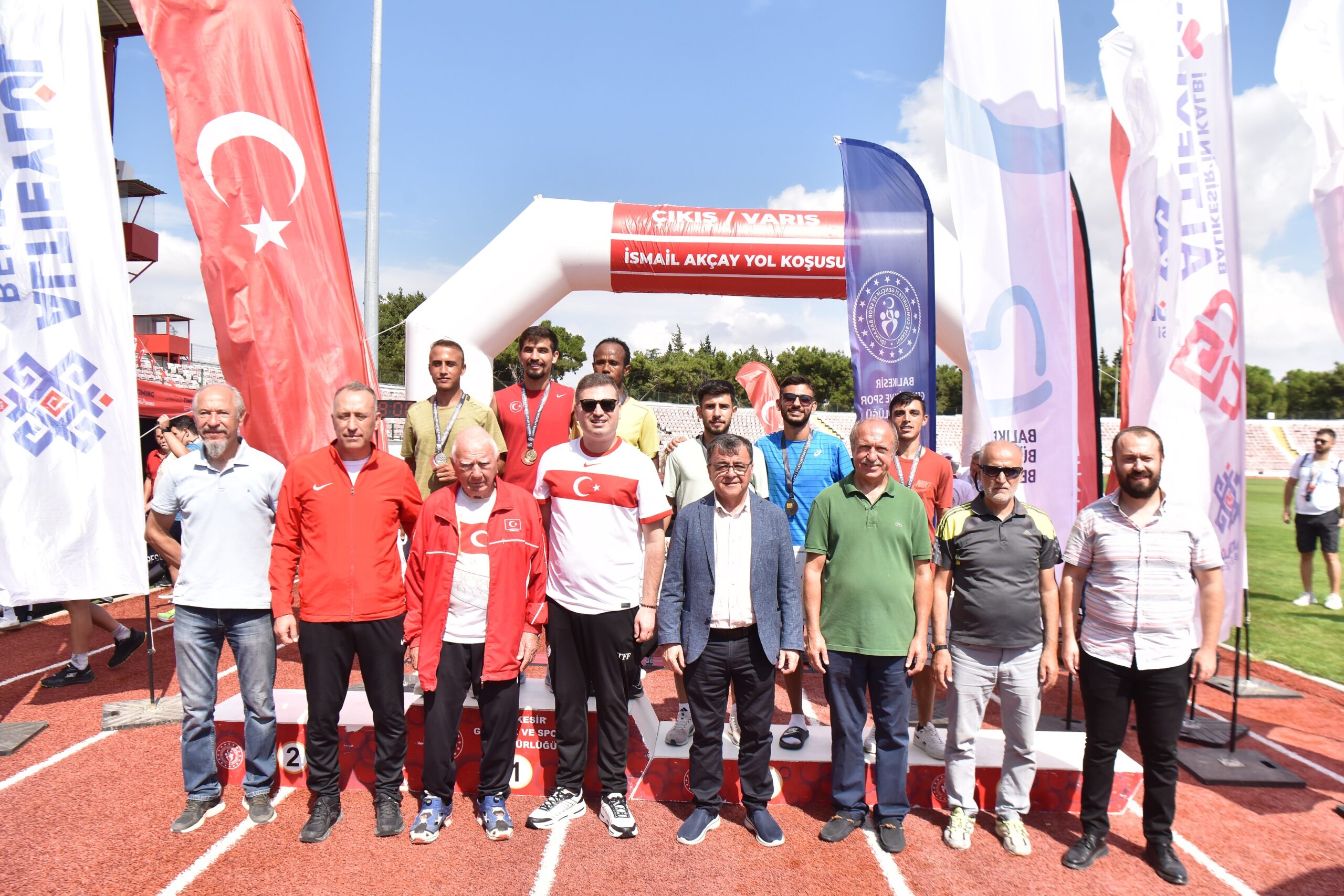 BALIKESİR’DE SPOR ŞÖLENİ: 323 ATLET PARKURA ÇIKTI