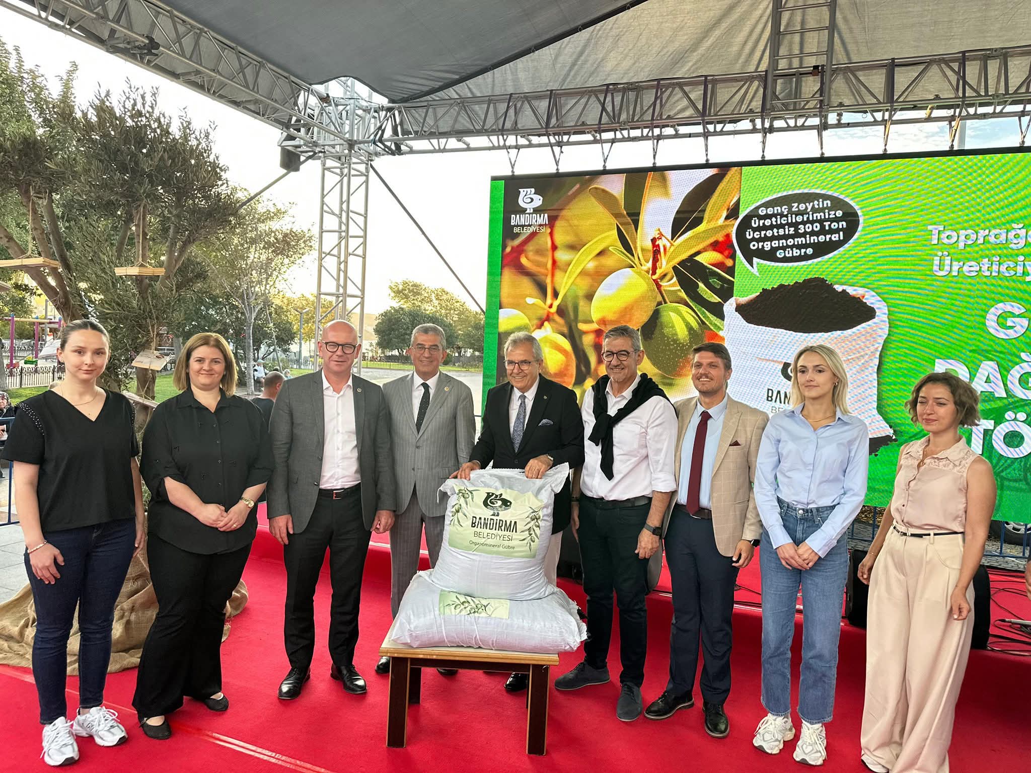 Genç Zeytin Üreticilerine Gübre Desteği