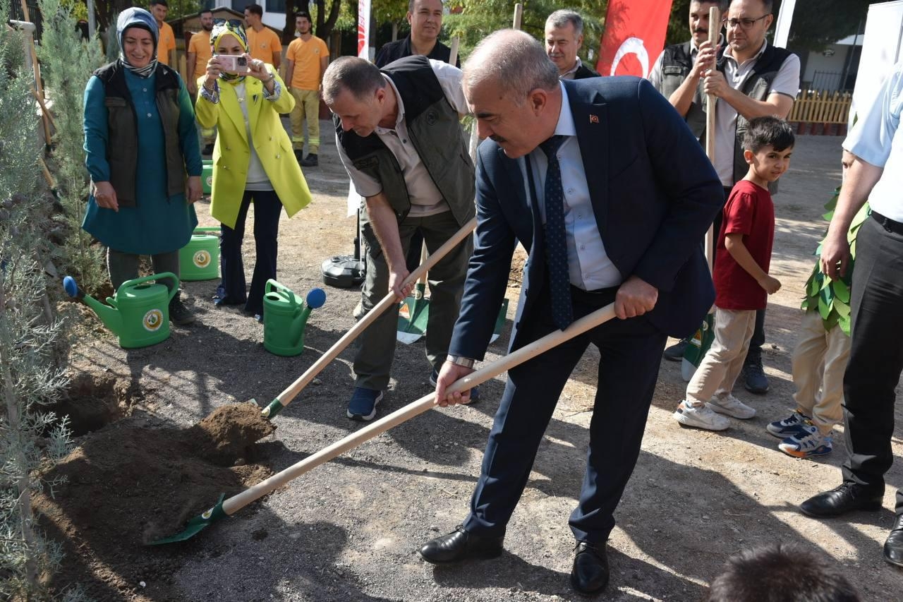 Balıkesir’de Öğrenciler Yeşil Vatan İçin İlk Adımı Attı