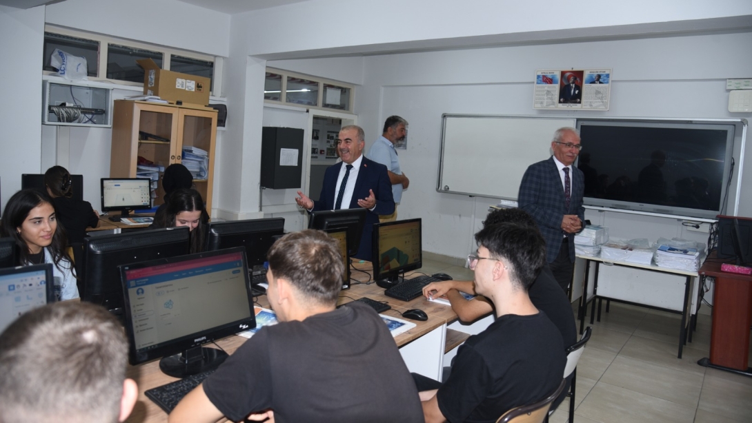 Yeni Eğitim Öğretim Yılına Moral ve Motivasyon Ziyaretleri İl Millî Eğitim Müdürü Murat Demir’den Okullara Ziyaret