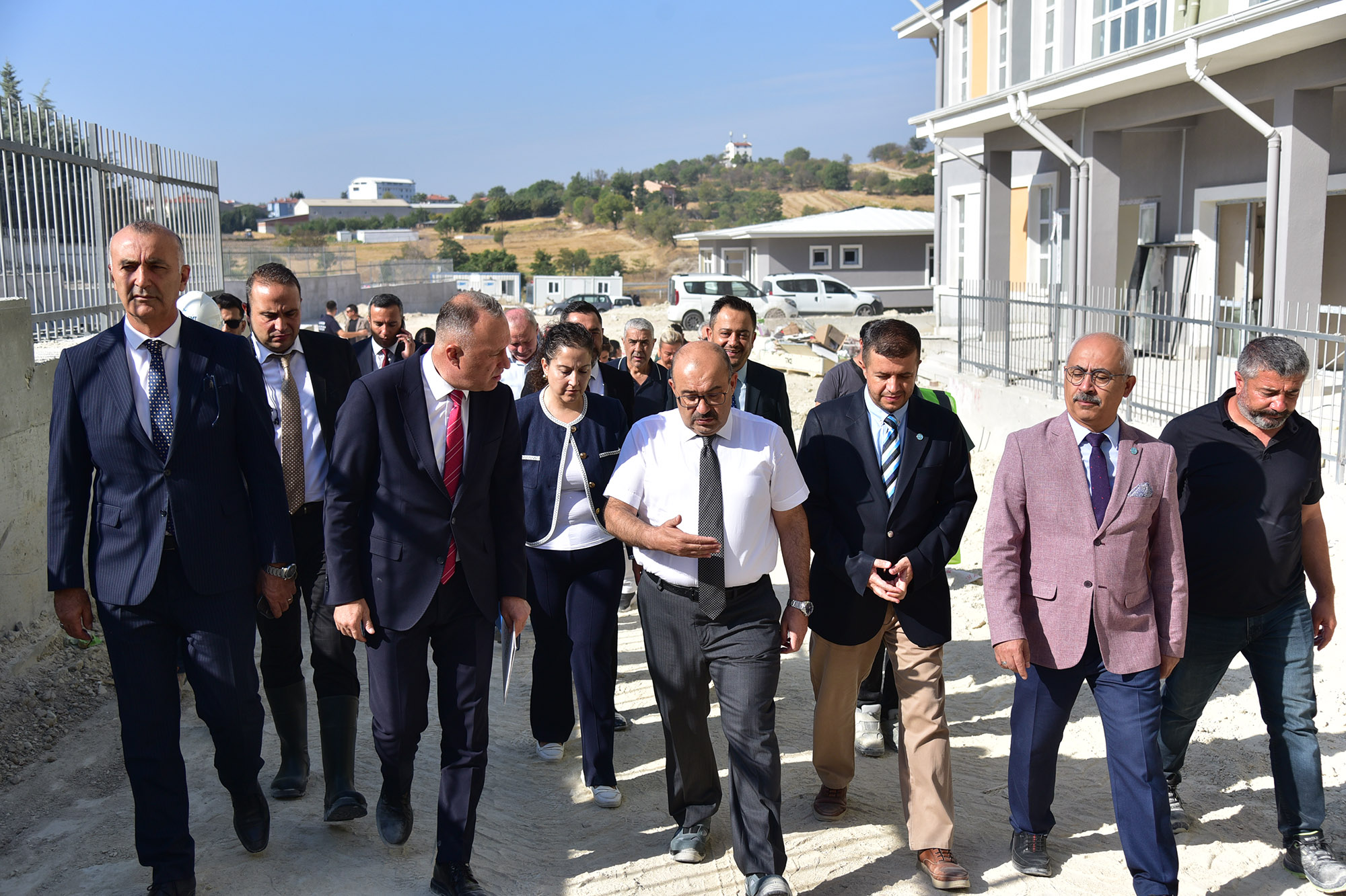 Vali Ustaoğlu’ndan Altıeylül Kız Öğrenci Yurdu’na İnceleme Ziyareti