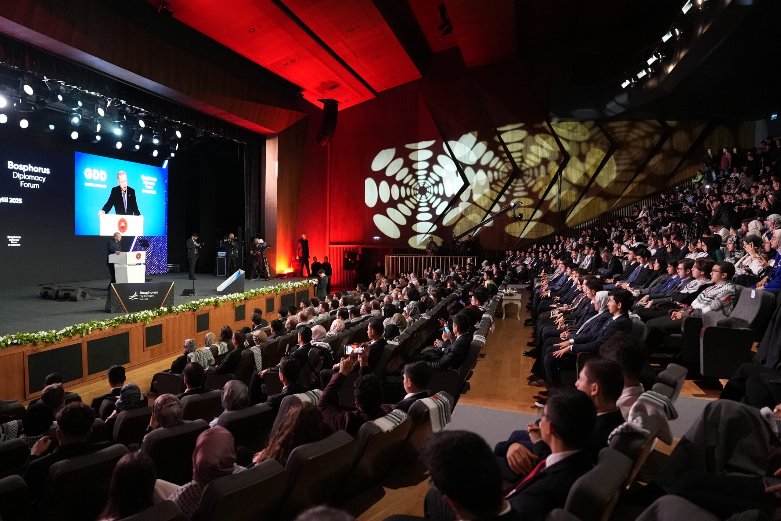 Cumhurbaşkanı Erdoğan Gençlerle Buluştu