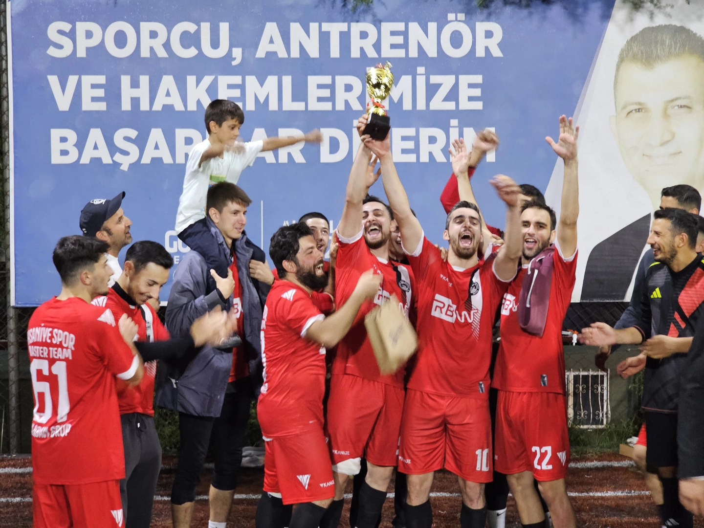 İhsaniyespor Şampiyon Oldu! Gölcük Belediye Başkanlık Kupası’nın Kazananı Belli Oldu