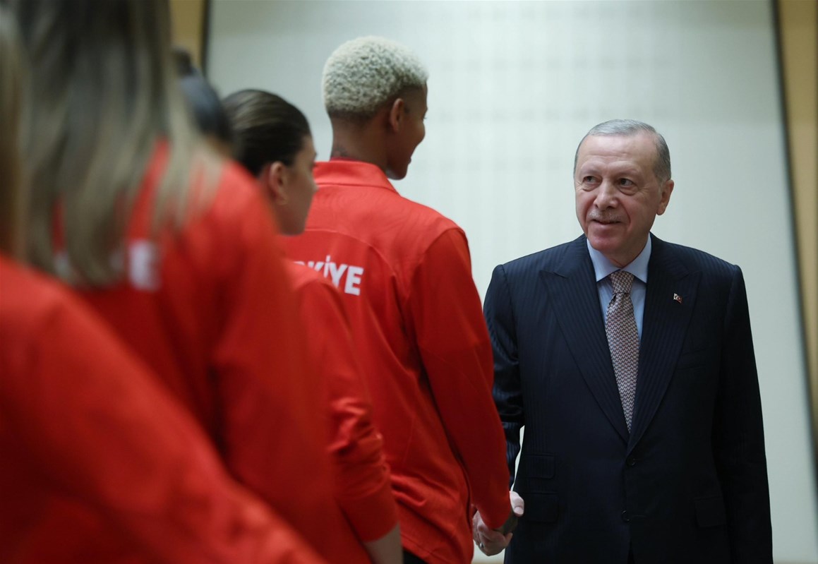 Cumhurbaşkanı Erdoğan, Filenin Sultanları’nı Tebrik Etti: “Mücadelemize Devam Edeceğiz”