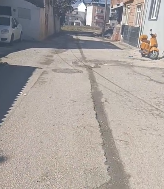 BANDIRMA’DA 100. YIL CADDESİ “KÖSTEBEK YUVASINA” DÖNDÜ