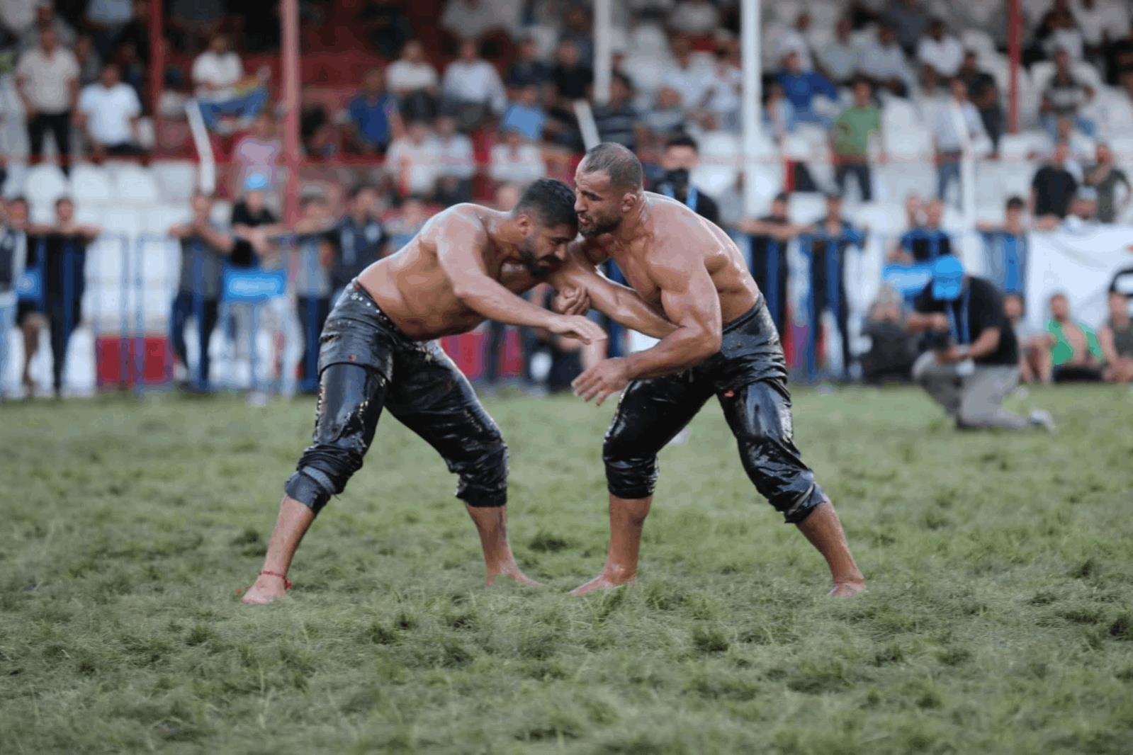 Tarihi Elmalı Güreşlerinde Balıkesir Rüzgârı