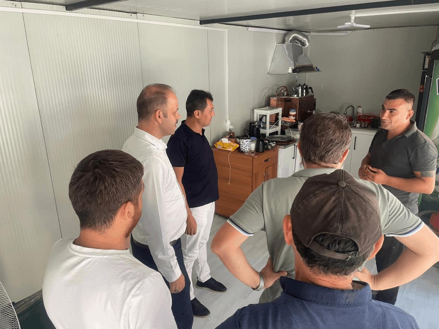 Büyükşehir Belediyesi Sındırgılı Esnafı Yalnız Bırakmıyor