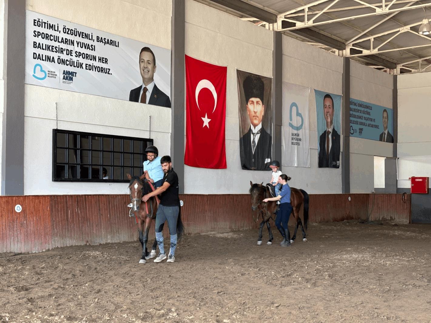 Büyükşehir 65 Özel Bireyi Hipoterapiyle Buluşturdu