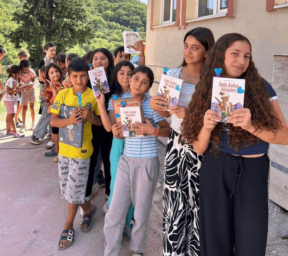 Büyükşehir ”Ağaç Altı Okumalar” ile Çocuklara Kitapları Sevdiriyor