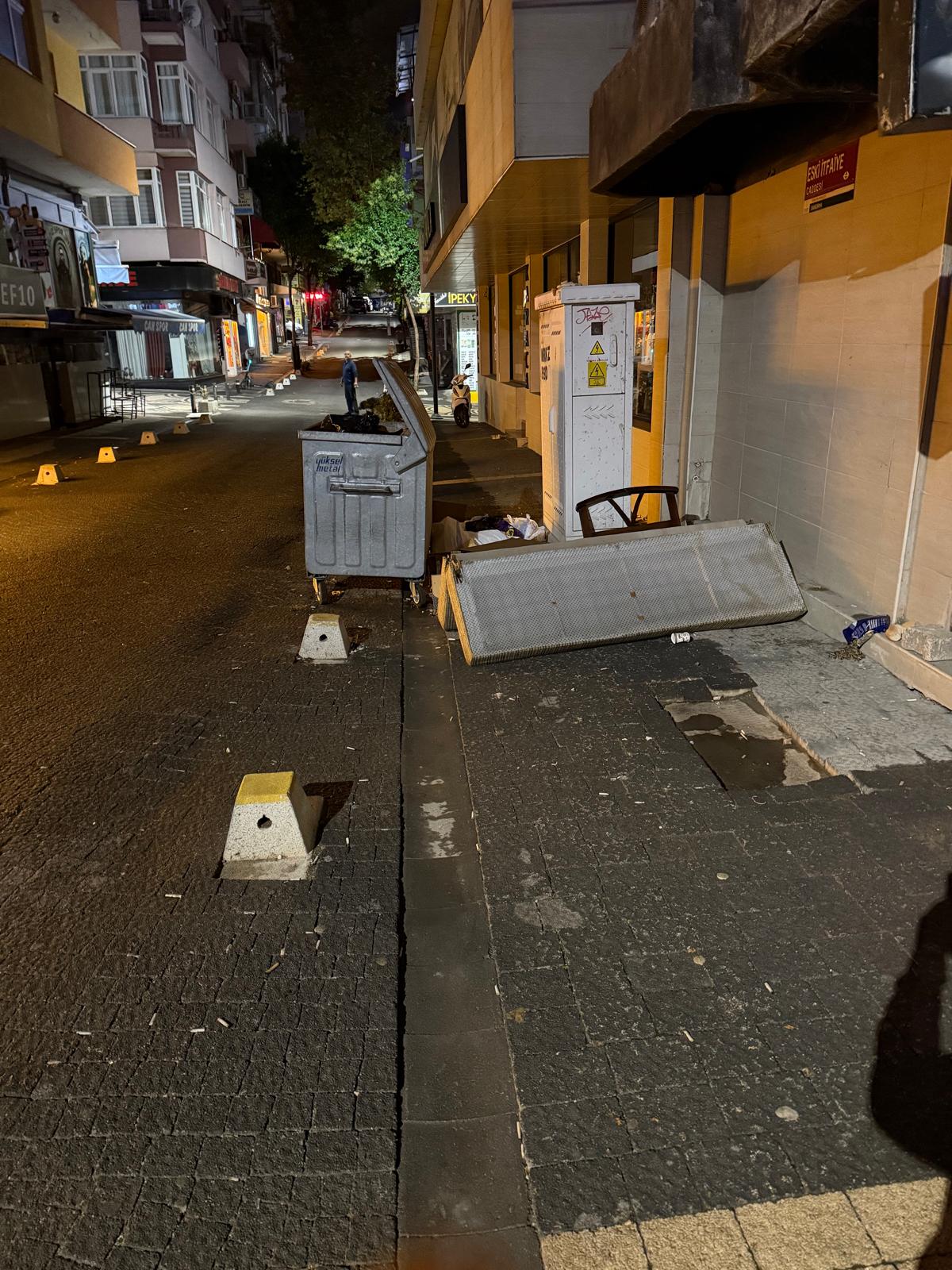 BANDIRMA’DA TEMİZLİK SORUNU VATANDAŞIN TEPKİSİNİ ÇEKİYOR