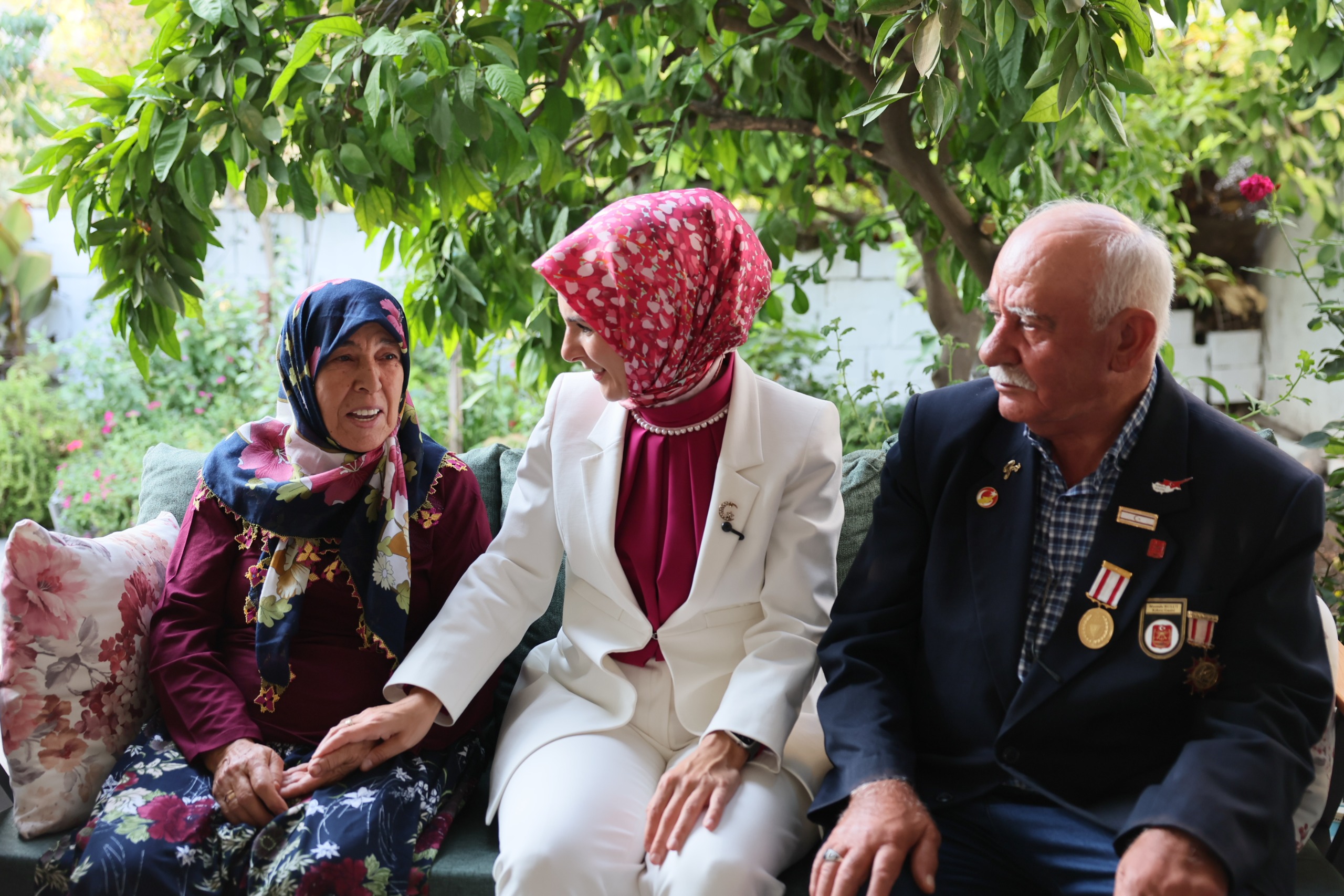 Manisa’da evliliklerinde yarım asra yaklaşan Bulut çiftine “Aile Yılı”na özel ziyaret