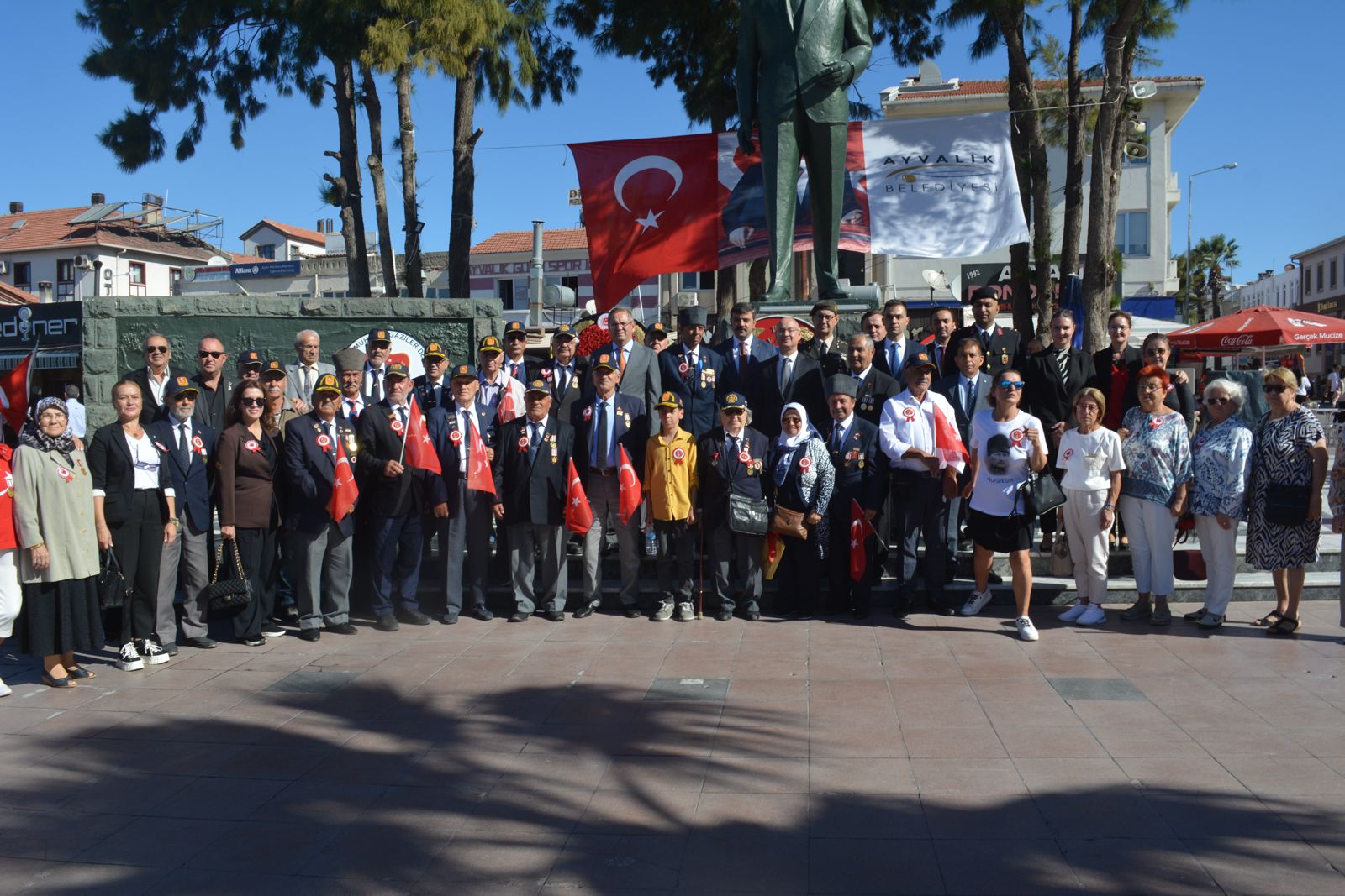 AYVALIK’TA GAZİLER GÜNÜ’NDE ŞEHİT VE GAZİLER UNUTULMADI