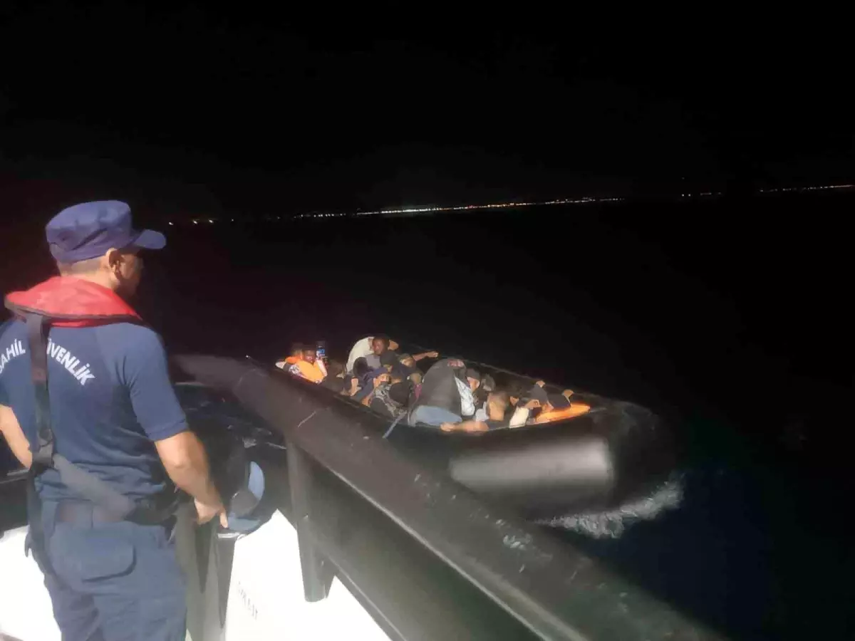 Ayvalık Açıklarında 15 Düzensiz Göçmen Yakalandı