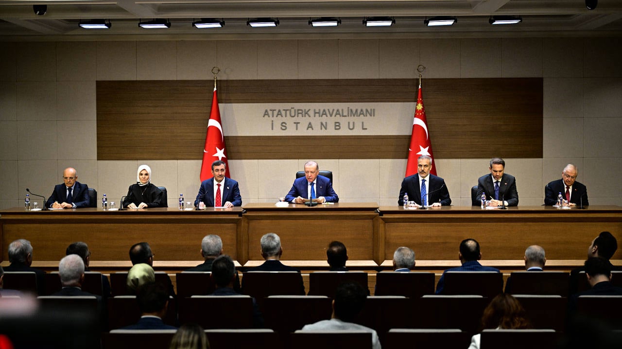 Erdoğan’dan Özgür Özel’e Sert Yanıt: “Durmadan Uyduruyor”