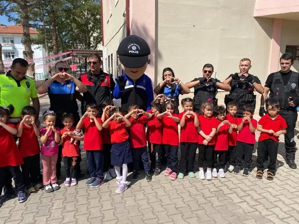 Küçük Kalplere Büyük Neşe: Polis Maskotu Anaokulda; Kırıkkale İl Emniyet Müdürlüğü Ekipleri Miniklerle Güven Dolu Anlar Geçirdi