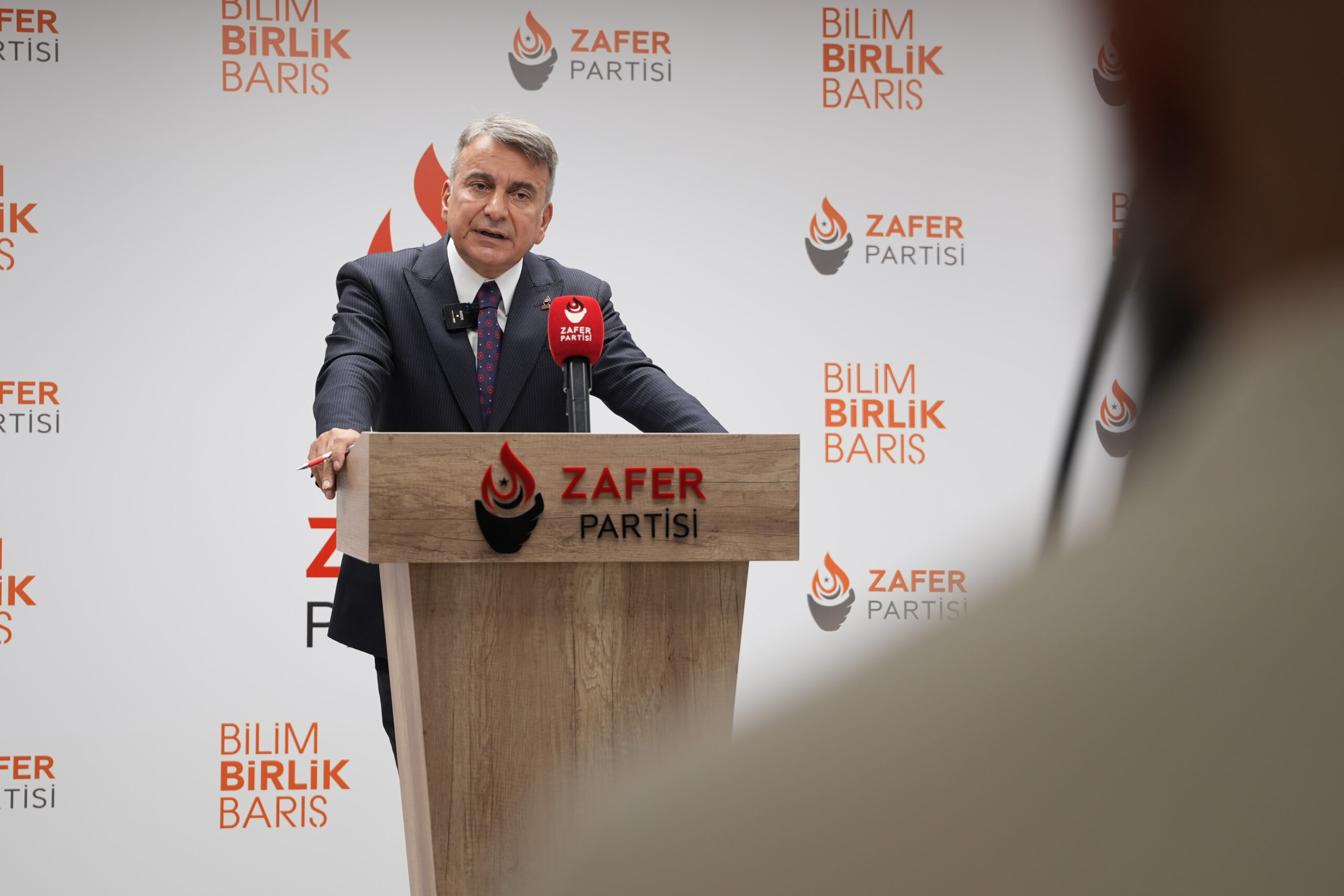 Karamahmutoğlu: “Türk Demokrasisi Mahkeme Salonlarında Sınanıyor”