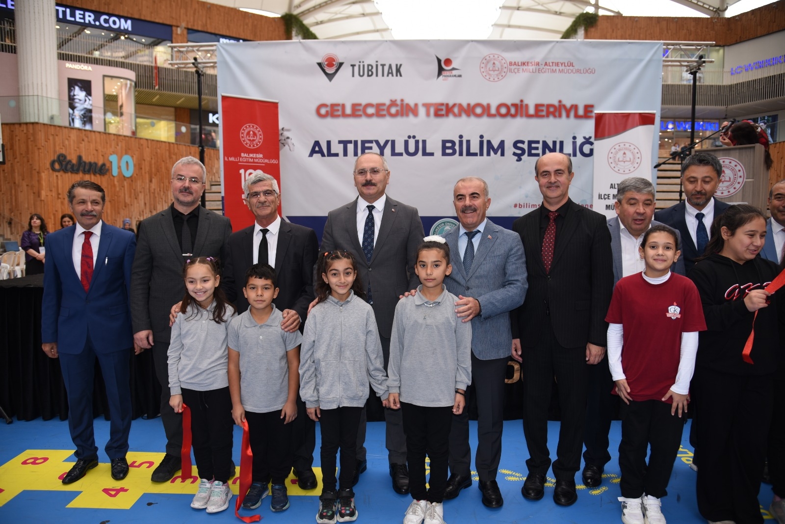 Altıeylül’de Bilim ve Teknoloji Şöleni Başladı