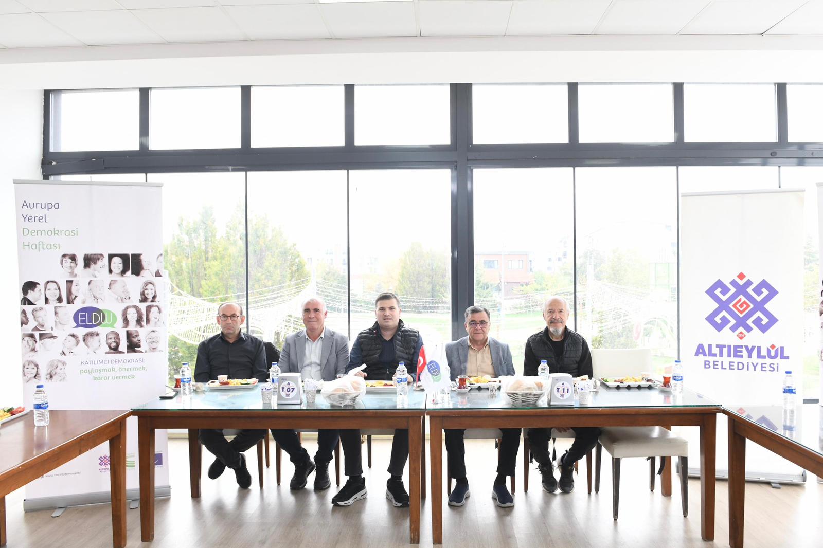 BAŞKAN HAKAN ŞEHİRLİ, GENÇ SPORCULARLA BİR ARAYA GELDİ