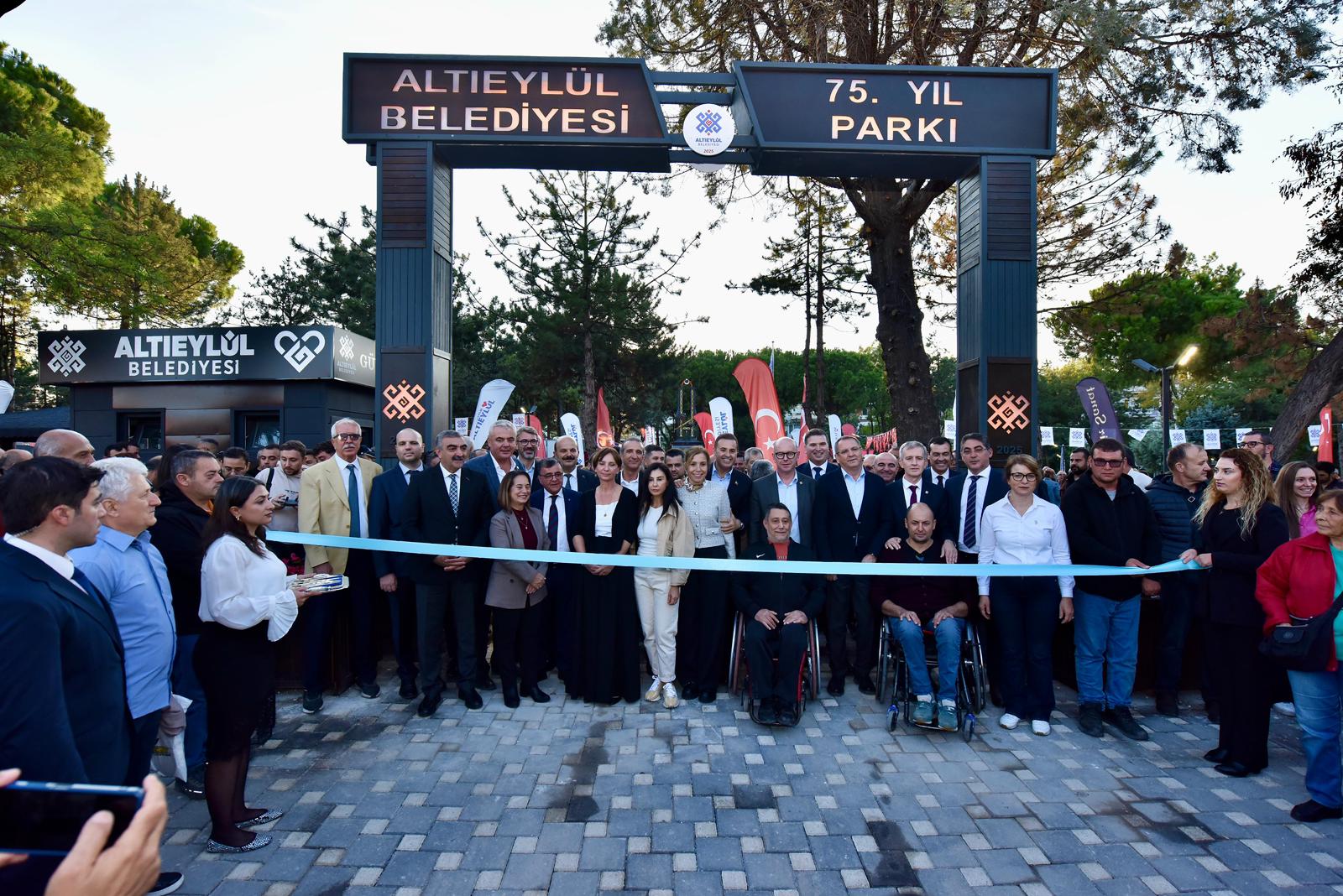 ALTIEYLÜL’DE 75. YIL PARKI YENİLENEN YÜZÜYLE HİZMETTE