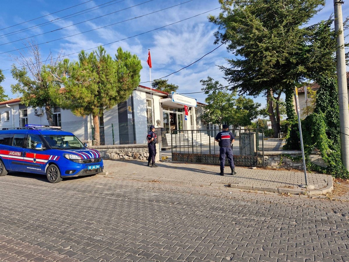 Balıkesir Jandarmasından Okul Çevrelerinde Güvenlik Seferberliği