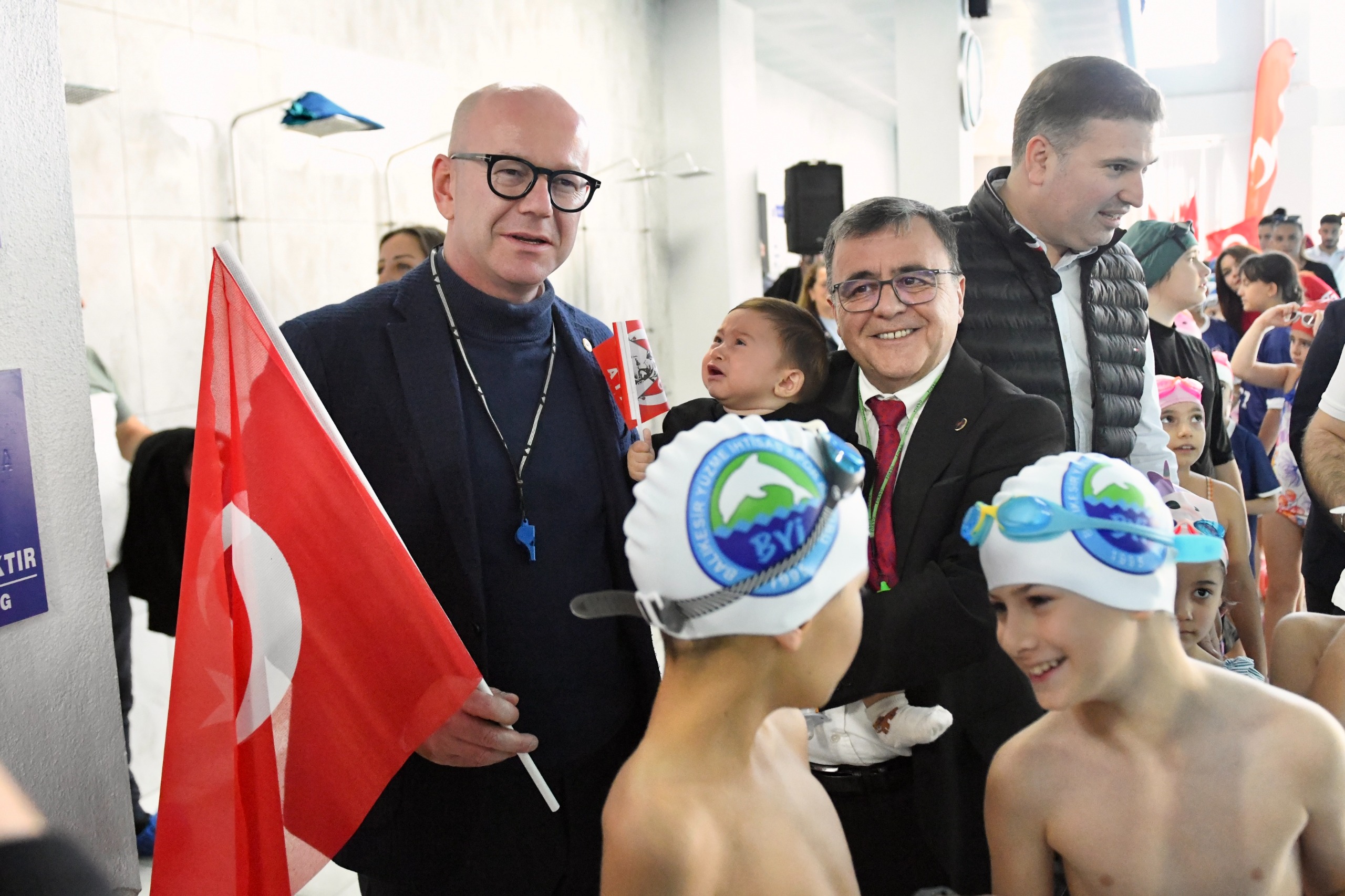 CUMHURİYETİN 102. YILI ALTIEYLÜL’DE, GURUR VE COŞKUYLA KUTLANDI