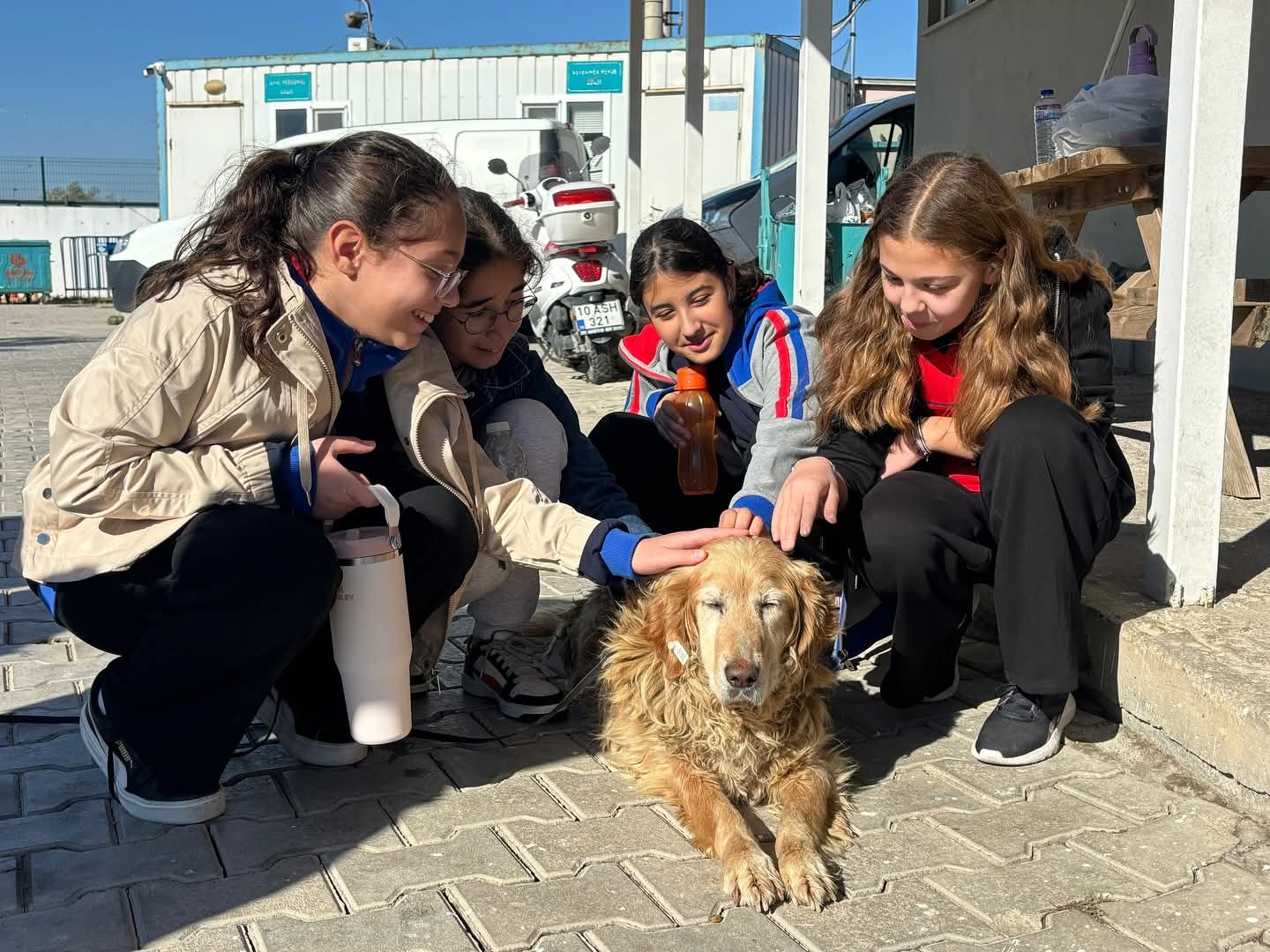 Miniklerden Can Dostlara Anlamlı Ziyaret
