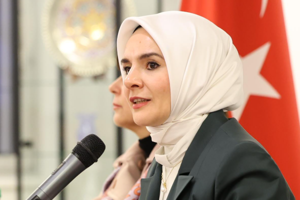 Bakan Göktaş’tan Altın Madalyalı Milli Sporculara Tebrik Telefonu